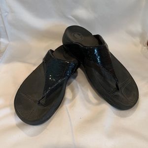 Lulu Toe-Thong Sequined FitFlop - Size 10